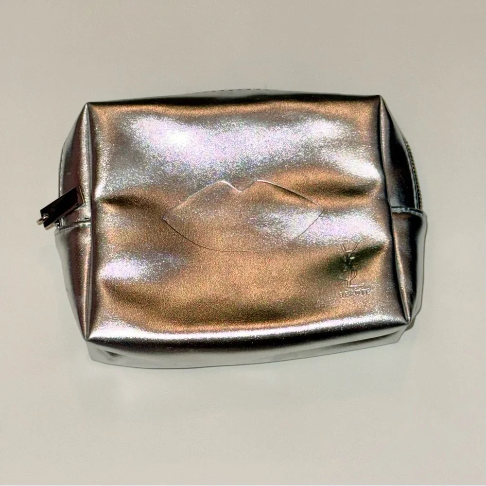 NWOT YSL BEAUTÉ SILVER COSMETIC ACCESSORY BAG 🤍